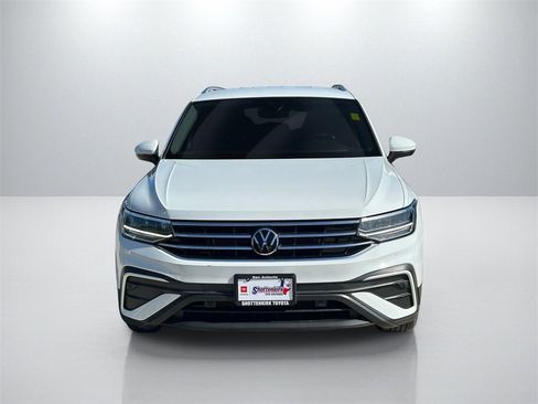 Used 2022 Volkswagen Tiguan SE image 2