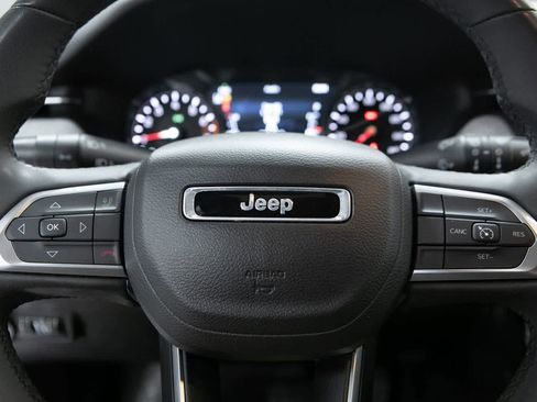 Used 2023 Jeep Compass Latitude image 15