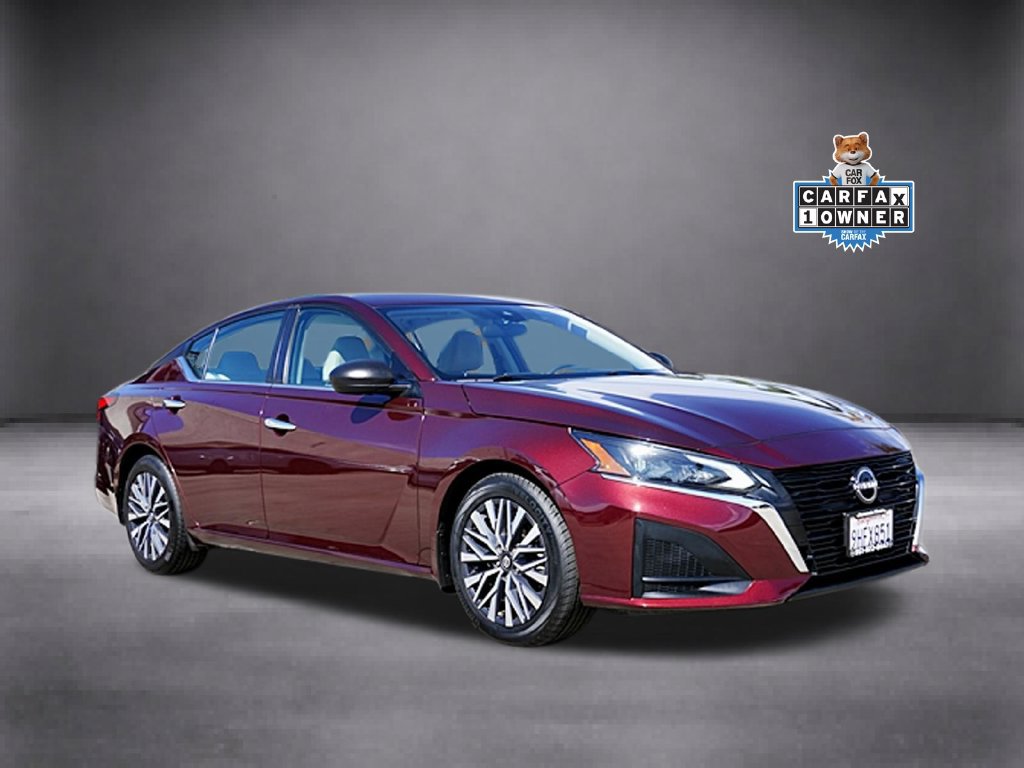 Used 2024 Nissan Altima 2.5 SV FWD image 2