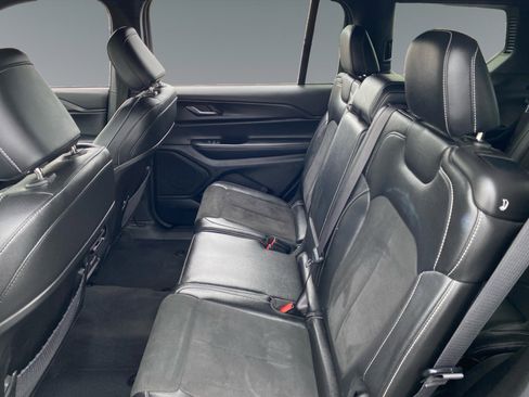 Used 2024 Jeep Grand Cherokee L Laredo image 13