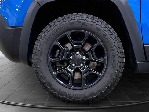 Used 2021 Jeep Cherokee Trailhawk w/ Comfort/Convenience Group image 9