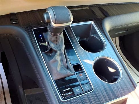 Certified 2024 Toyota Sienna Platinum image 22