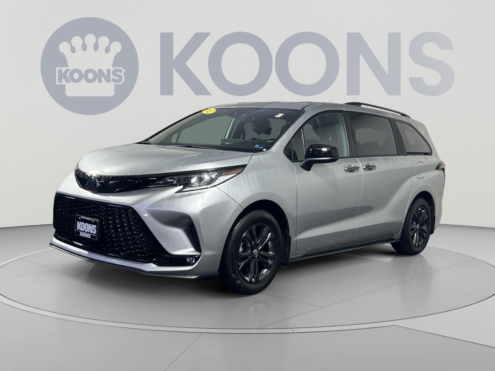 Used 2025 Toyota Sienna XSE w/ XSE Plus Package AWD/4WD image 1