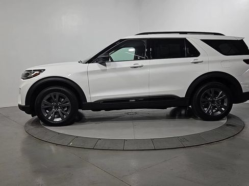 Used 2026 Ford Explorer Active w/ Active Comfort Package AWD/4WD image 2