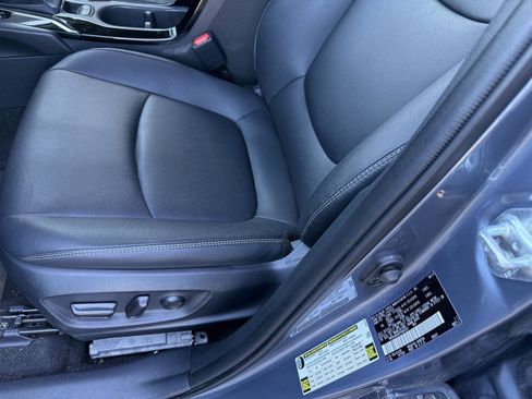 Used 2023 Toyota Corolla Cross XLE w/ Convenience Package image 14