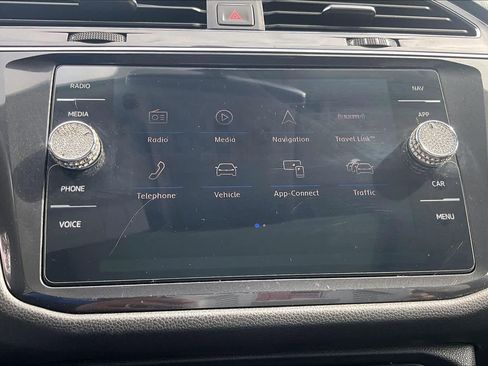 Used 2018 Volkswagen Tiguan SEL FWD image 36