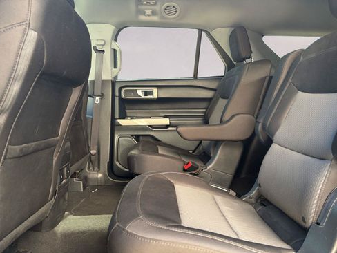 Used 2024 Ford Explorer XLT RWD image 13