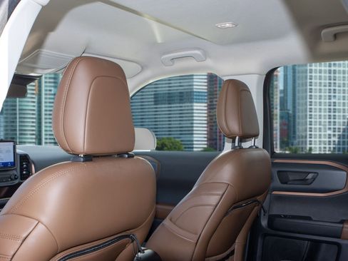 Used 2021 Ford Bronco Sport Outer Banks w/ Outer Banks Package (96D) image 17