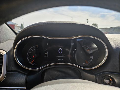 Used 2017 Jeep Grand Cherokee Limited image 13