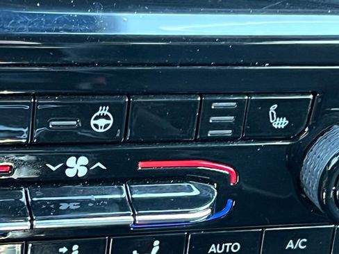 Used 2025 Jeep Grand Cherokee Altitude image 27