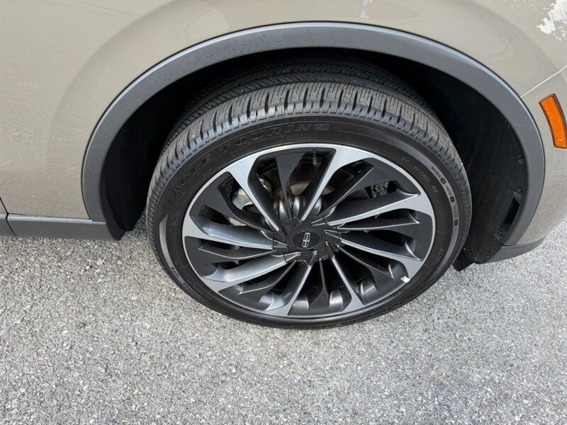 Used 2025 Lincoln Aviator Reserve w/ Equipment Group 201A AWD/4WD image 12