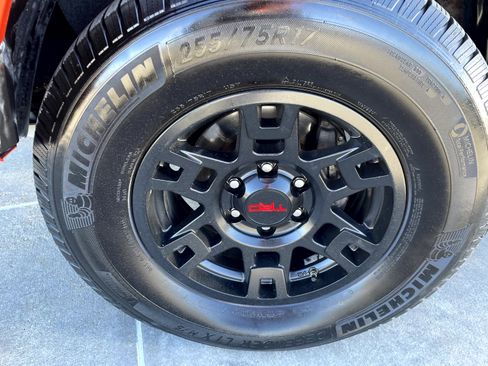 Used 2018 Toyota Tacoma TRD Sport image 5