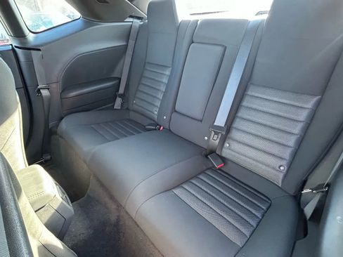 Used 2010 Dodge Challenger SE RWD image 9