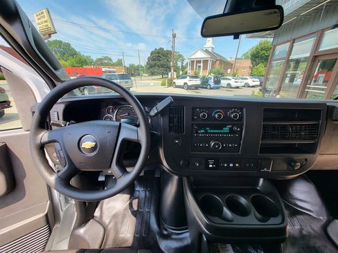 Used 2025 Chevrolet Express 3500 LS w/ Chrome Appearance Package RWD image 16