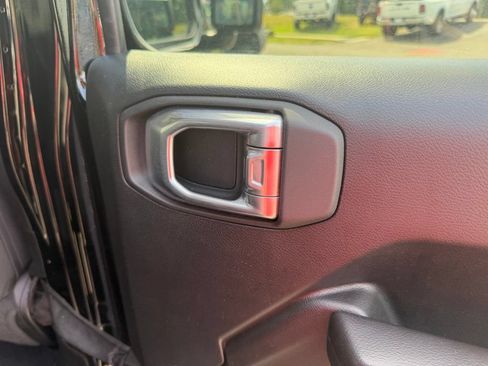 Used 2021 Jeep Wrangler Unlimited Sport AWD/4WD image 36