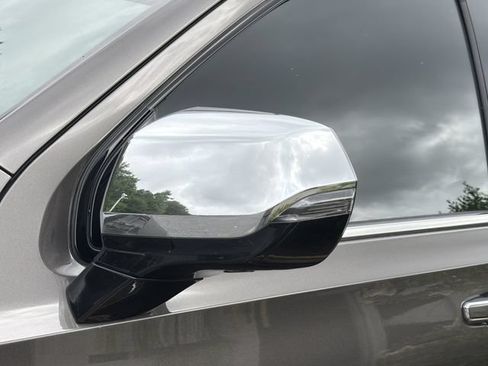 Used 2021 Chevrolet Suburban Premier RWD image 5