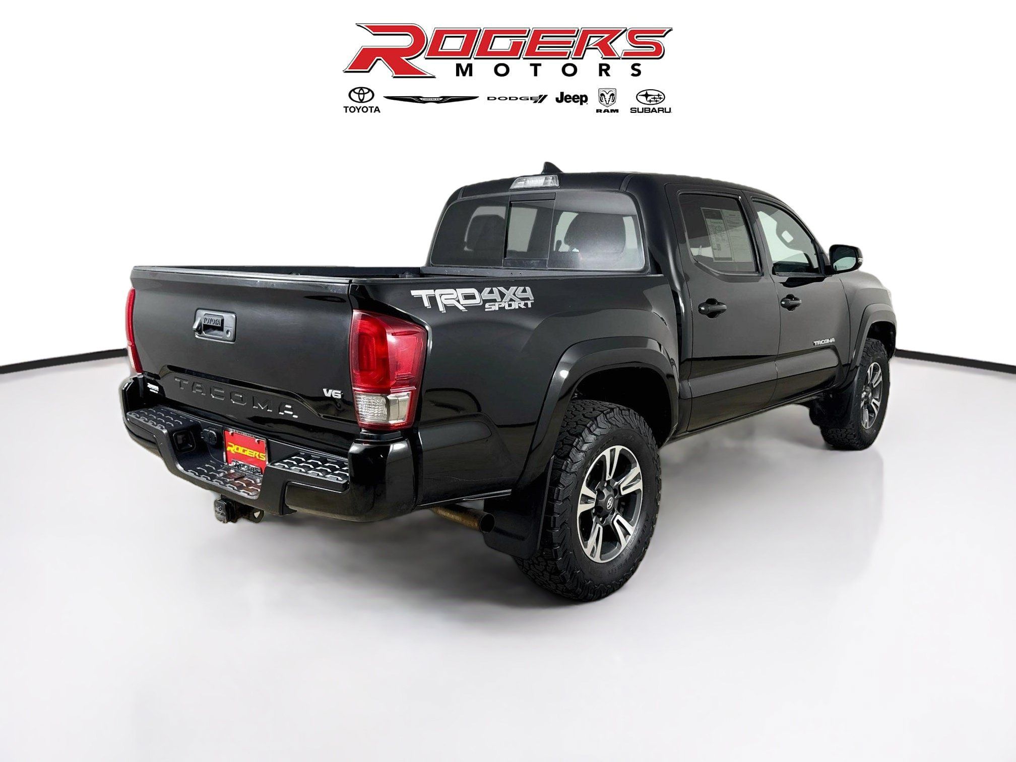 Used 2017 Toyota Tacoma TRD Sport AWD/4WD image 13