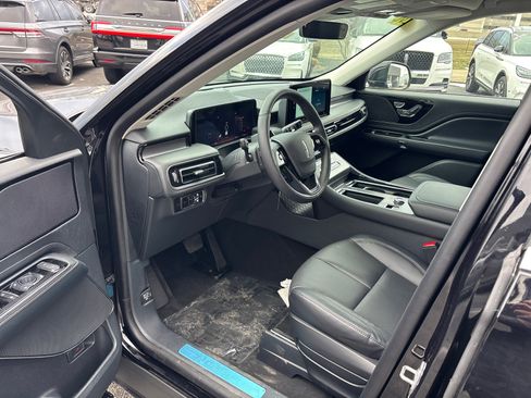 New 2026 Lincoln Aviator AWD image 24