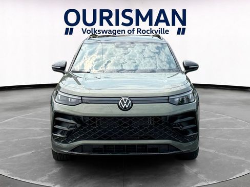 Used 2025 Volkswagen Tiguan SE R-Line FWD image 8