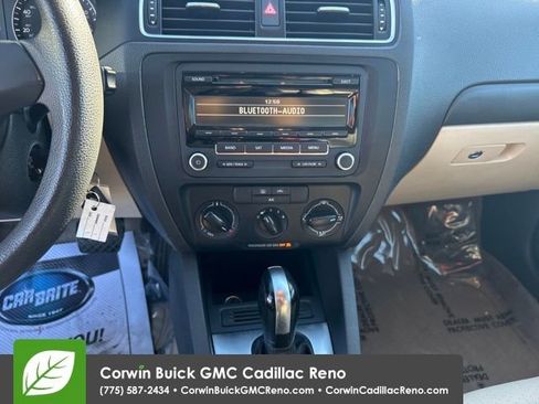 Used 2014 Volkswagen Jetta SE image 18