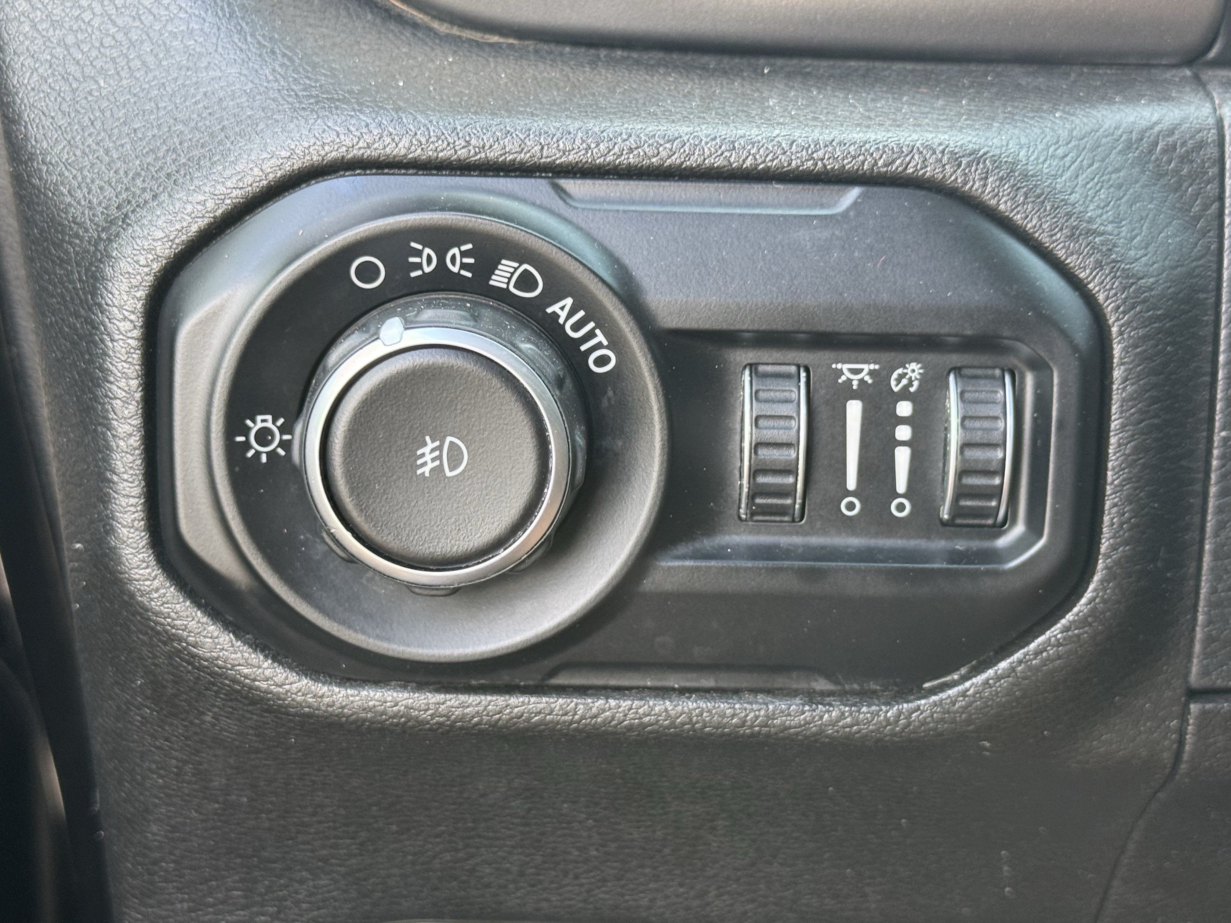 Used 2018 Jeep Wrangler Unlimited Sport S AWD/4WD image 25