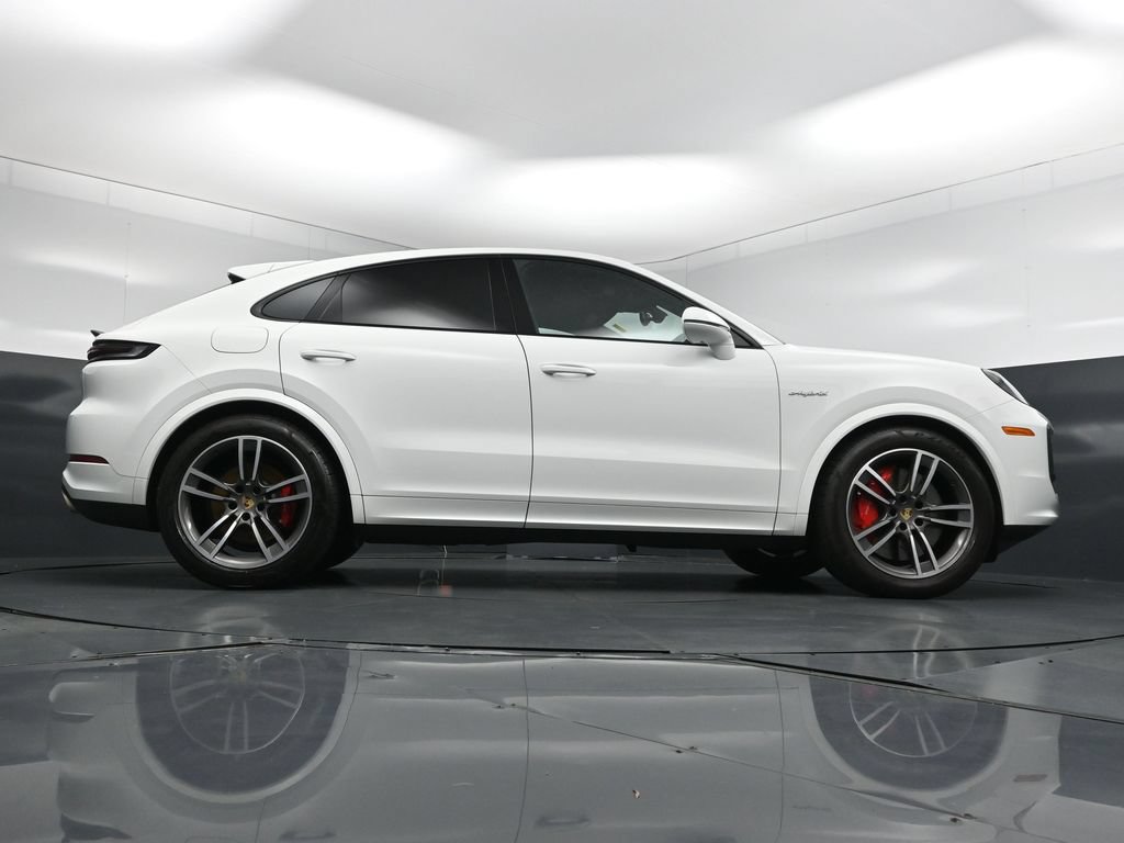 Used 2024 Porsche Cayenne Turbo AWD/4WD image 28