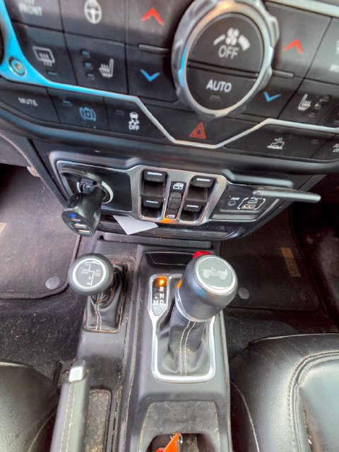 Used 2022 Jeep Wrangler Unlimited Sahara w/ Cold Weather Group AWD/4WD image 9