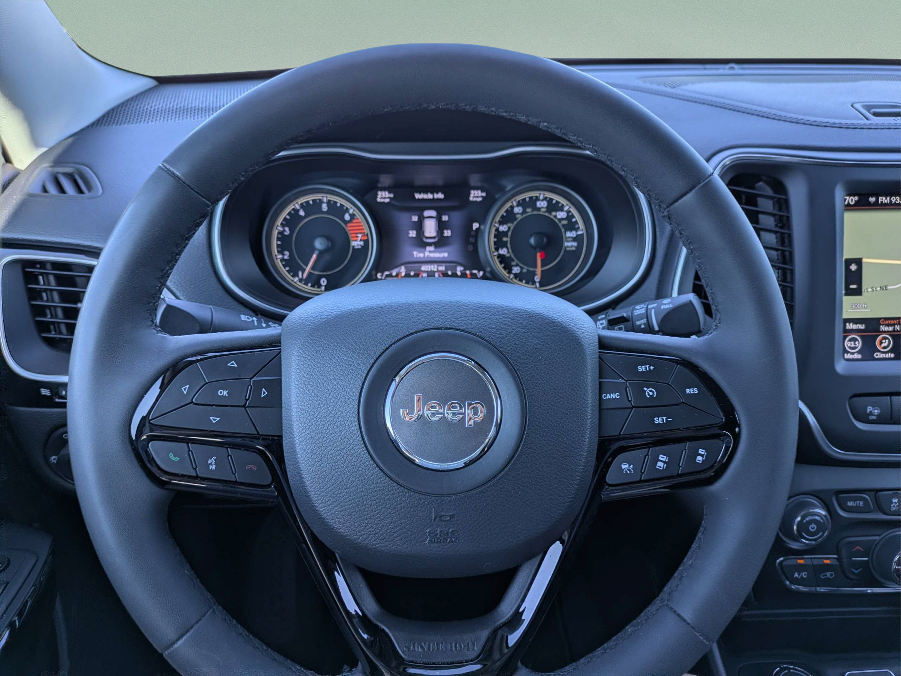 Used 2023 Jeep Cherokee Altitude Lux AWD/4WD image 29