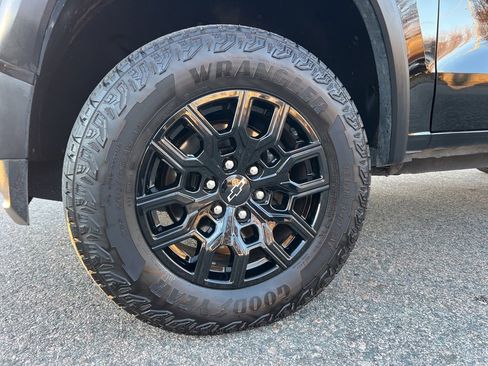 Used 2024 Chevrolet Colorado Trail Boss w/ Advanced Trailering Package image 10