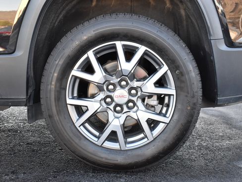 Used 2023 GMC Acadia SLT image 31