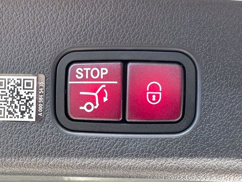 Used 2025 Mercedes-Benz GLC 300 GLC 300 image 30