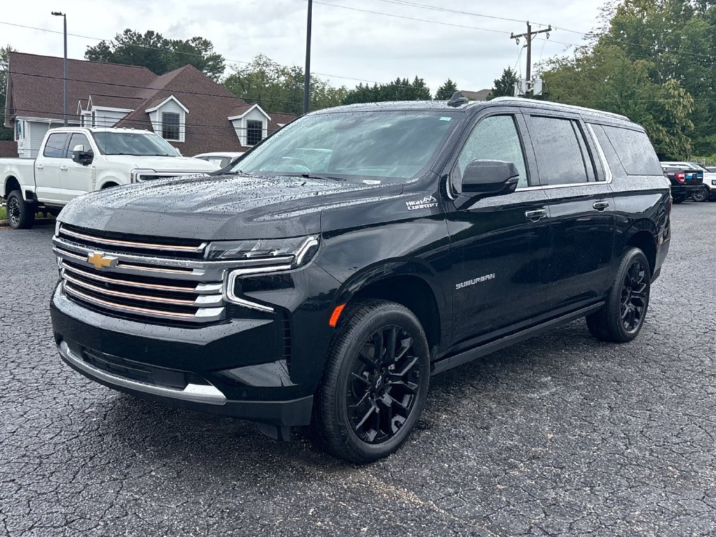 Used 2024 Chevrolet Suburban High Country AWD/4WD image 3