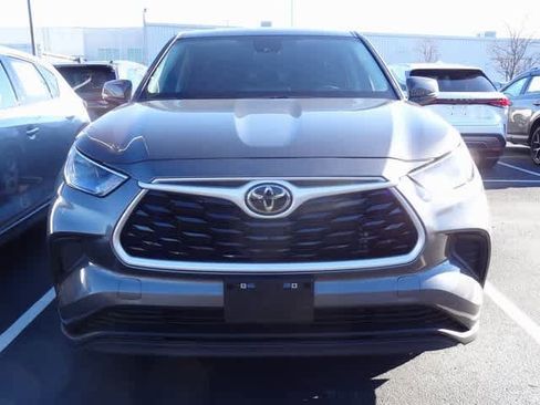 Used 2023 Toyota Highlander L image 2