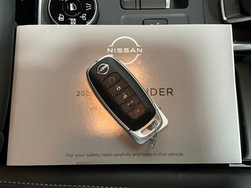 Used 2025 Nissan Pathfinder SL w/ Black Appearance Package image 13