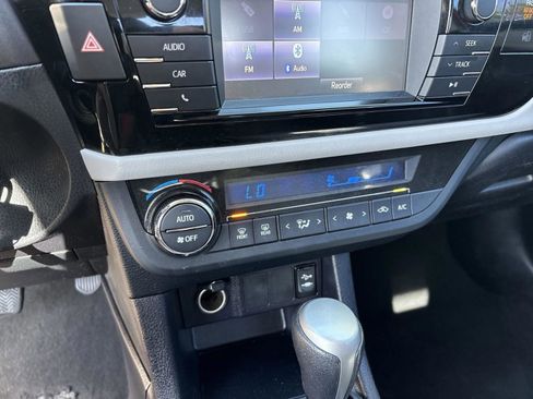 Used 2016 Toyota Corolla LE image 24