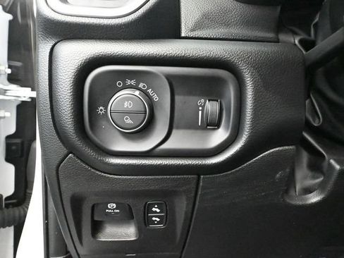Used 2022 RAM 1500 Big Horn AWD/4WD image 36