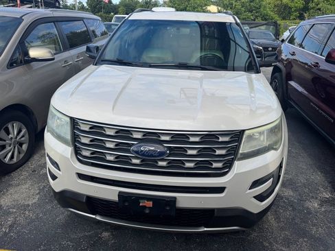 Used 2016 Ford Explorer XLT w/ Equipment Group 202A FWD image 6