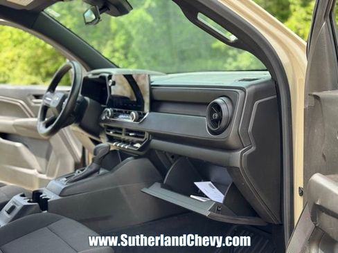 Used 2024 Chevrolet Colorado W/T image 17