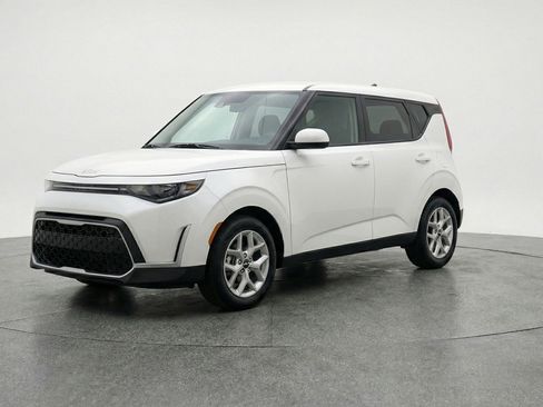 Used 2025 Kia Soul LX w/ LX Technology Package FWD image 3