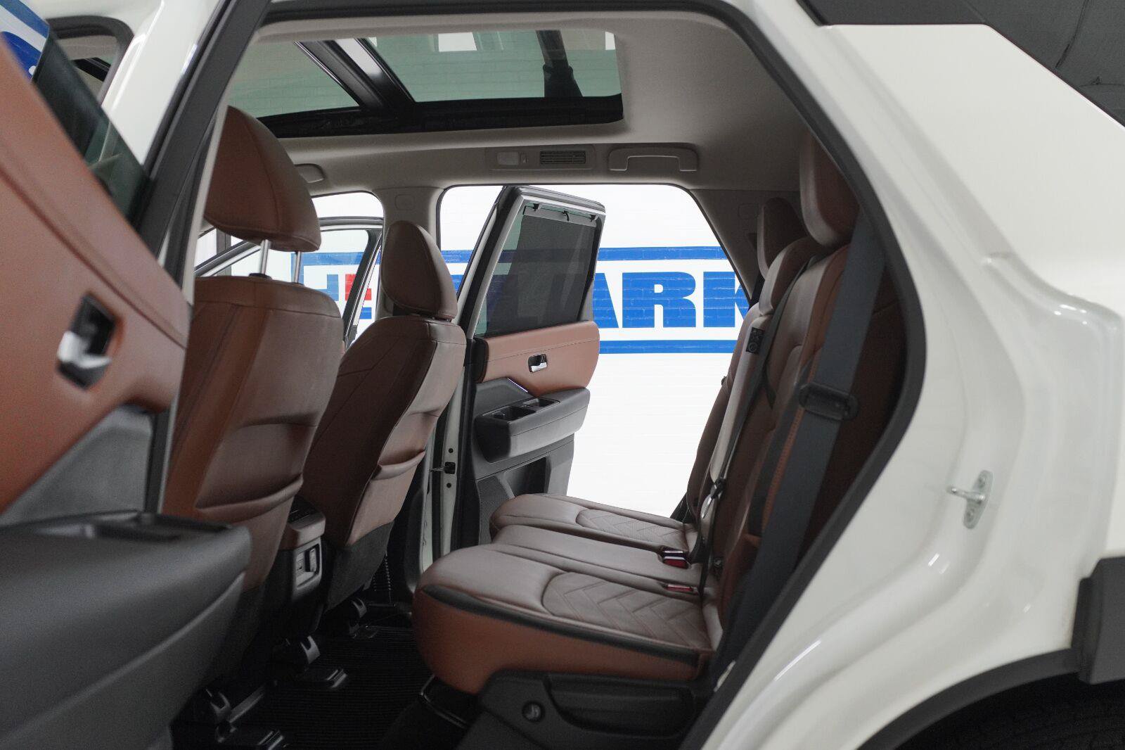 Used 2024 Nissan Pathfinder Platinum w/ Cargo Package FWD image 27