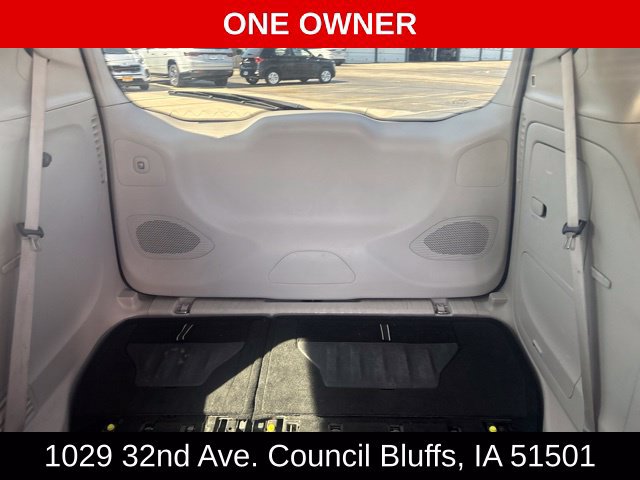 Used 2023 Chrysler Pacifica Limited FWD image 16