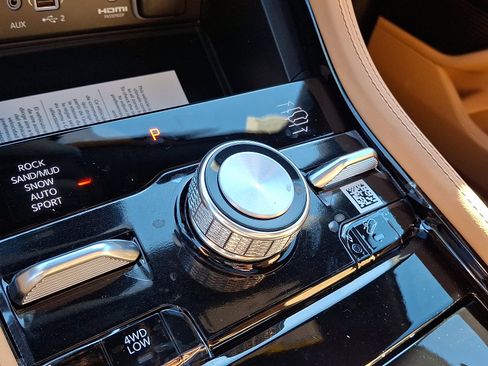 New 2025 Jeep Grand Cherokee Summit image 11