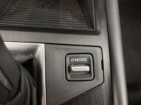 Used 2025 Nissan Kicks SV AWD/4WD image 26