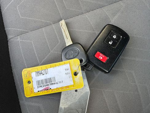 Used 2021 Toyota Tacoma TRD Sport image 26