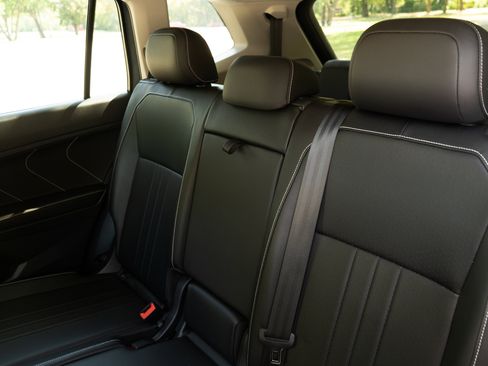 Used 2022 Volkswagen Tiguan SE image 18