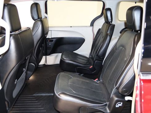 Used 2018 Chrysler Pacifica Limited FWD image 62