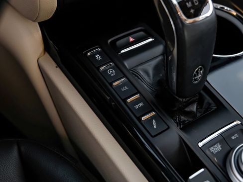 Used 2022 Maserati Quattroporte Modena RWD image 28