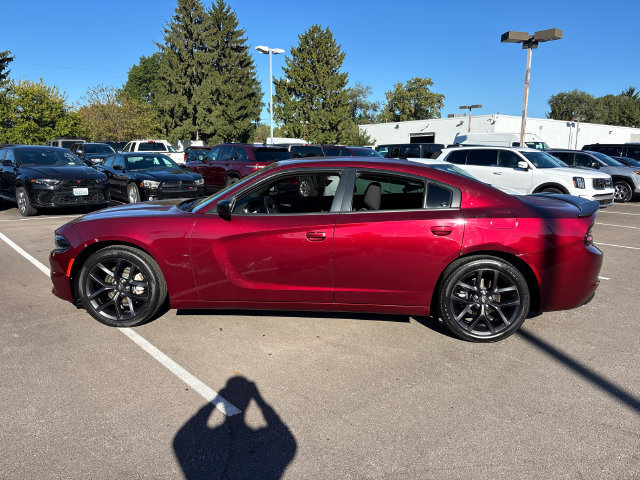 Used 2021 Dodge Charger SXT w/ Blacktop Package RWD image 4