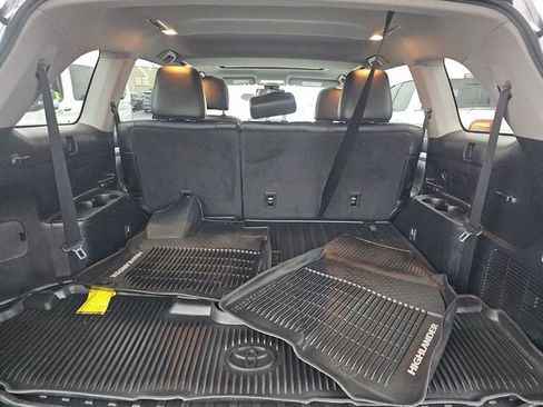 Used 2019 Toyota Highlander XLE image 14