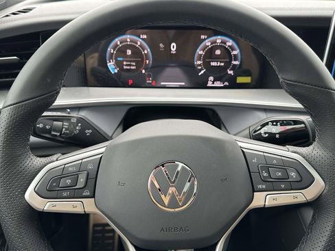 New 2026 Volkswagen Tiguan SE R-Line AWD/4WD image 17